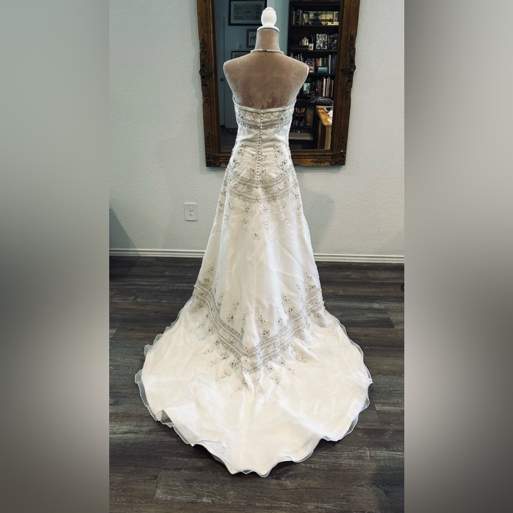 💙Spring Sale💙Vintage Y2K Lazaro embroidered, crystal beading wedding dress - Picture 2 of 8